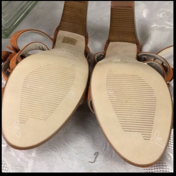 Anaki size 9.5 Paris tawny brown ankle strap heels - Picture 8 of 12